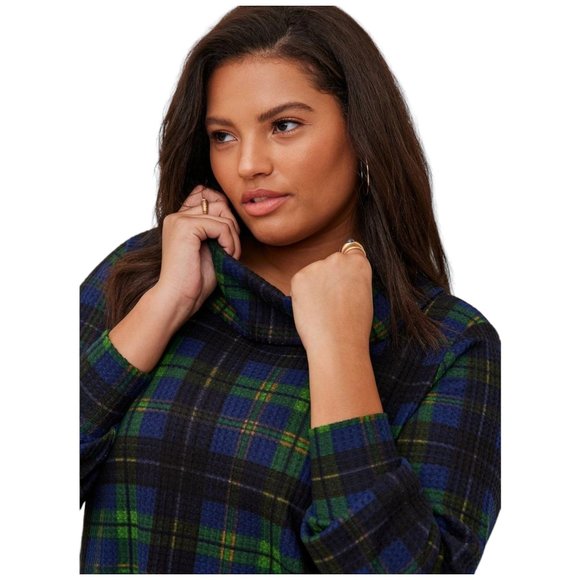 TORRID Size 00 MEDIUM - Brushed Waffle Cowl Neck Plaid Top Thermal NEW - Picture 4 of 5